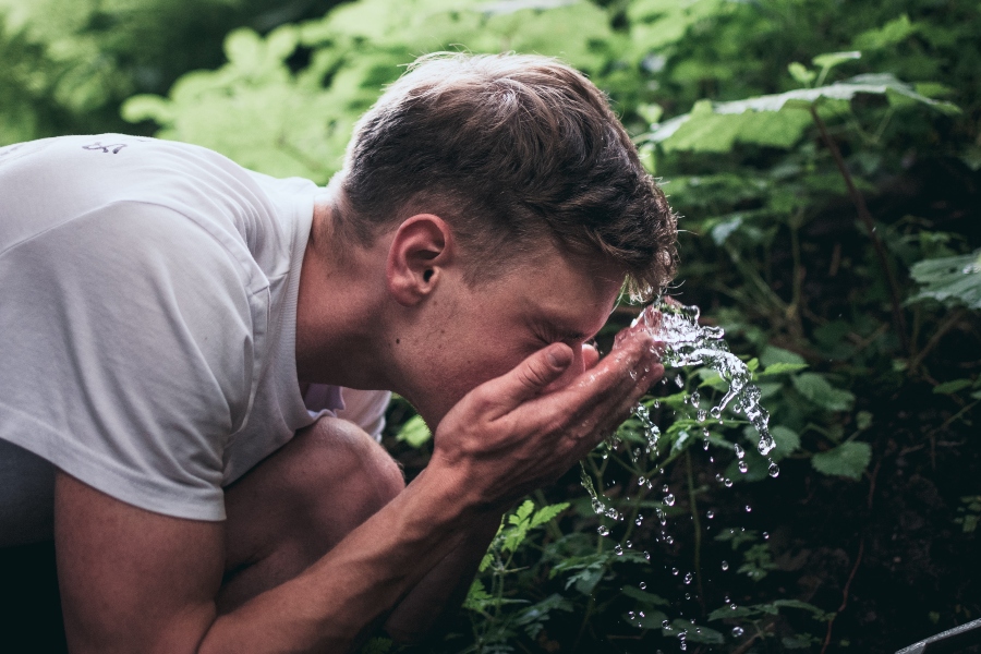 What Is The Difference Between Face Scrubs & Exfoliators?