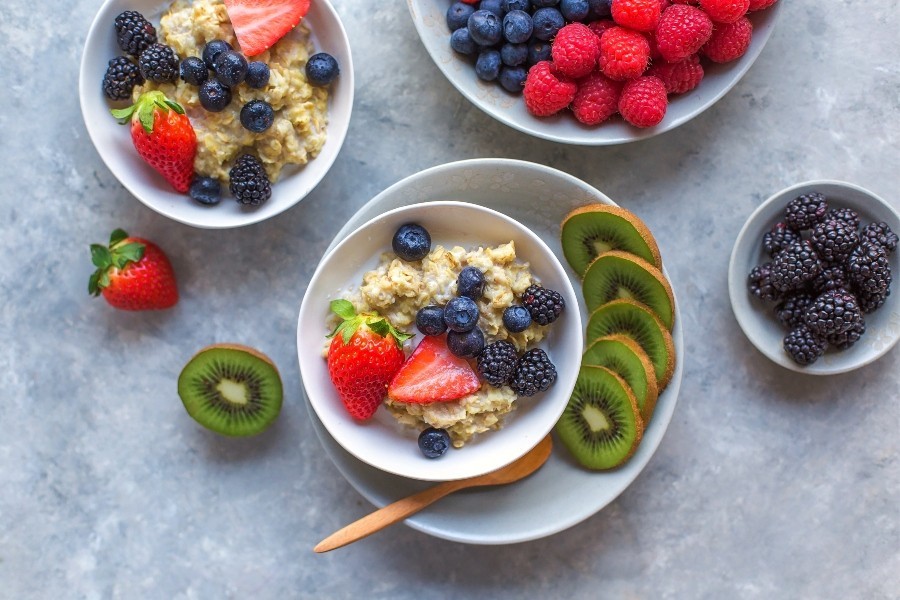 oatmeal and mixed berries